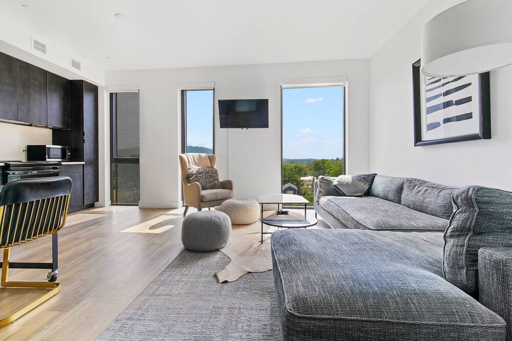 Photo of Livingroom in Starr Hill