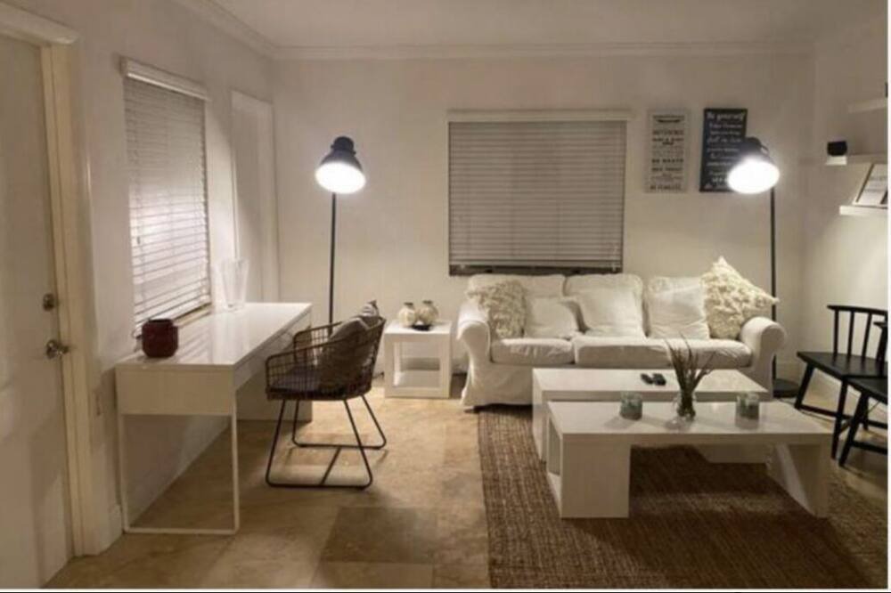 Photo of Livingroom in Key Biscayne