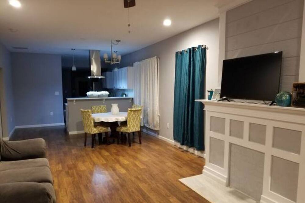 Photo of Livingroom in Capitol View