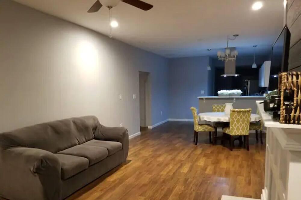 Photo of Livingroom in Capitol View