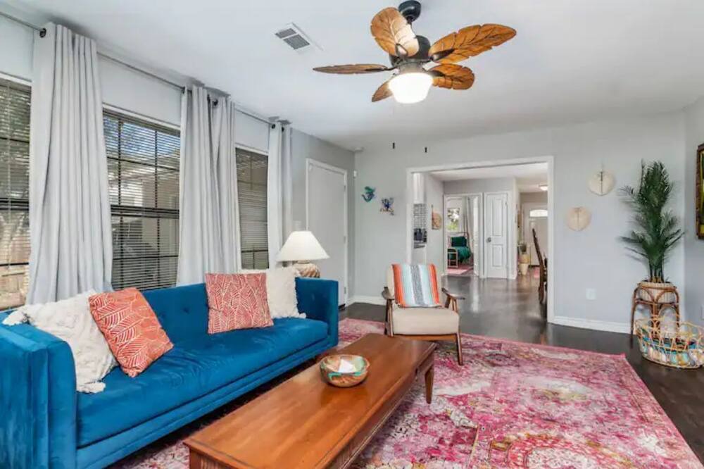 Photo of Livingroom in Universal City