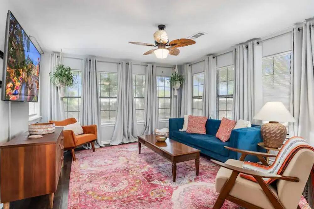 Photo of Livingroom in Universal City