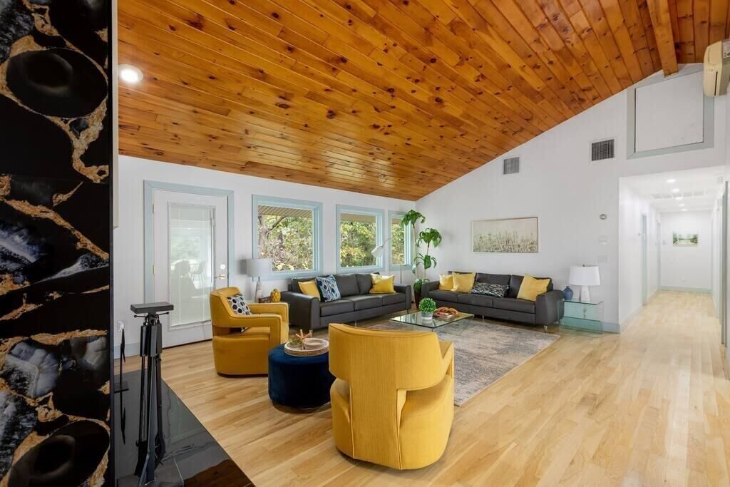 Photo of Others in Monroe