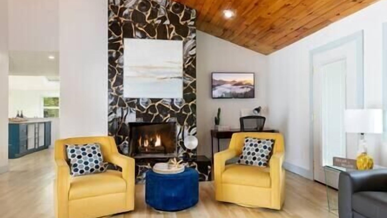 Photo of Others in Monroe