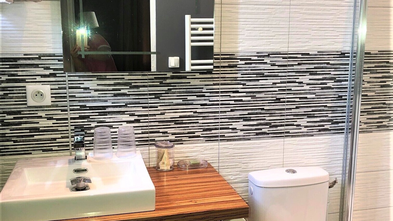 Photo of Bathroom in Saint-Cyr-sur-Loire