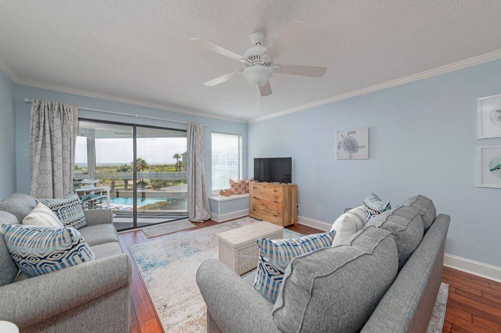 Photo of Livingroom in Oceanmarsh Subdivision