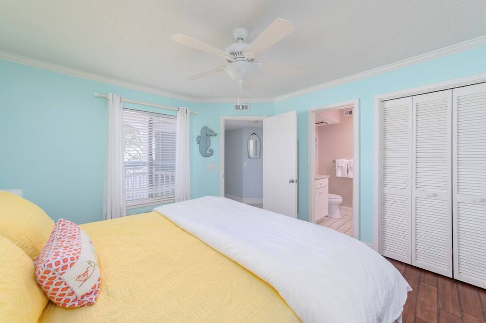 Photo of Bedroom in Oceanmarsh Subdivision