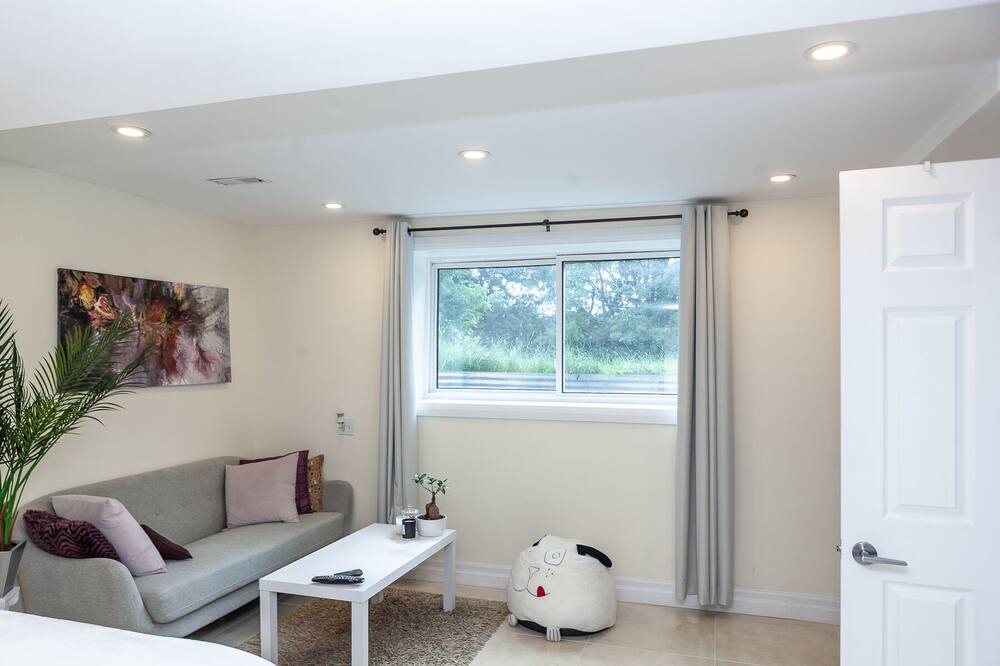 Photo of Livingroom in Hamilton