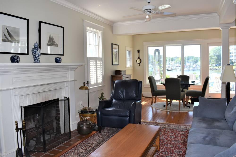 Photo of Livingroom in Eastport