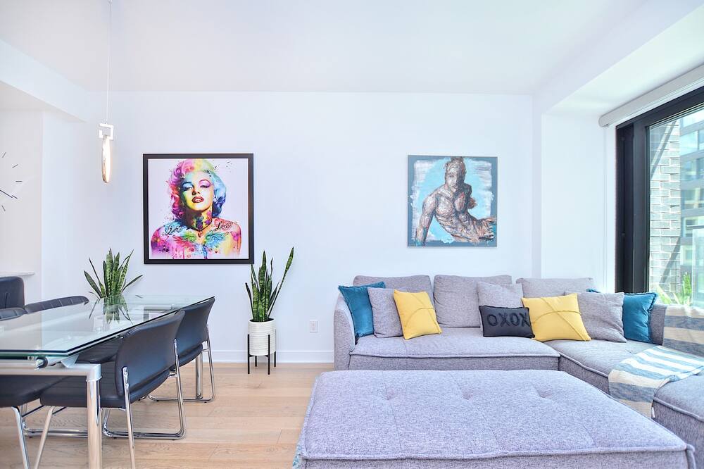 Photo of Livingroom in Laval-des-Rapides