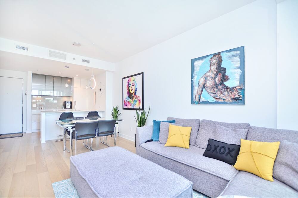 Photo of Livingroom in Laval-des-Rapides