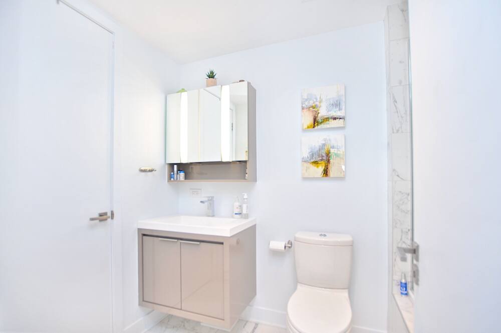 Photo of Bathroom in Laval-des-Rapides