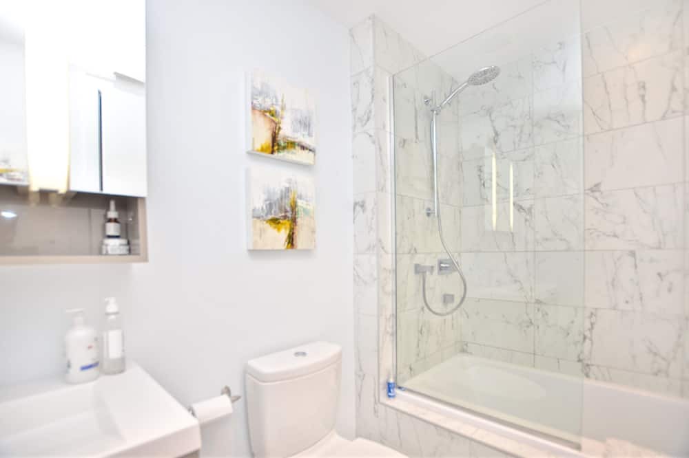 Photo of Bathroom in Laval-des-Rapides