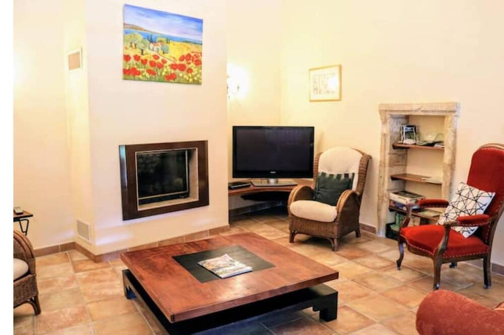 Photo of Livingroom in Saint-Julien-du-Serre