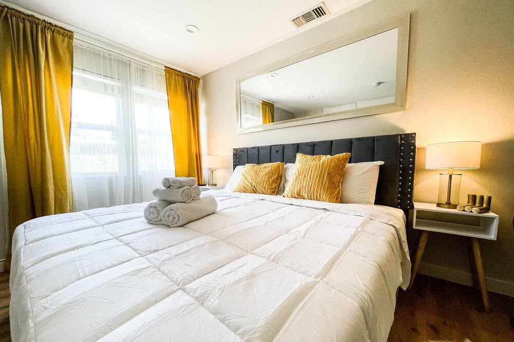 Photo of Bedroom in Burbank