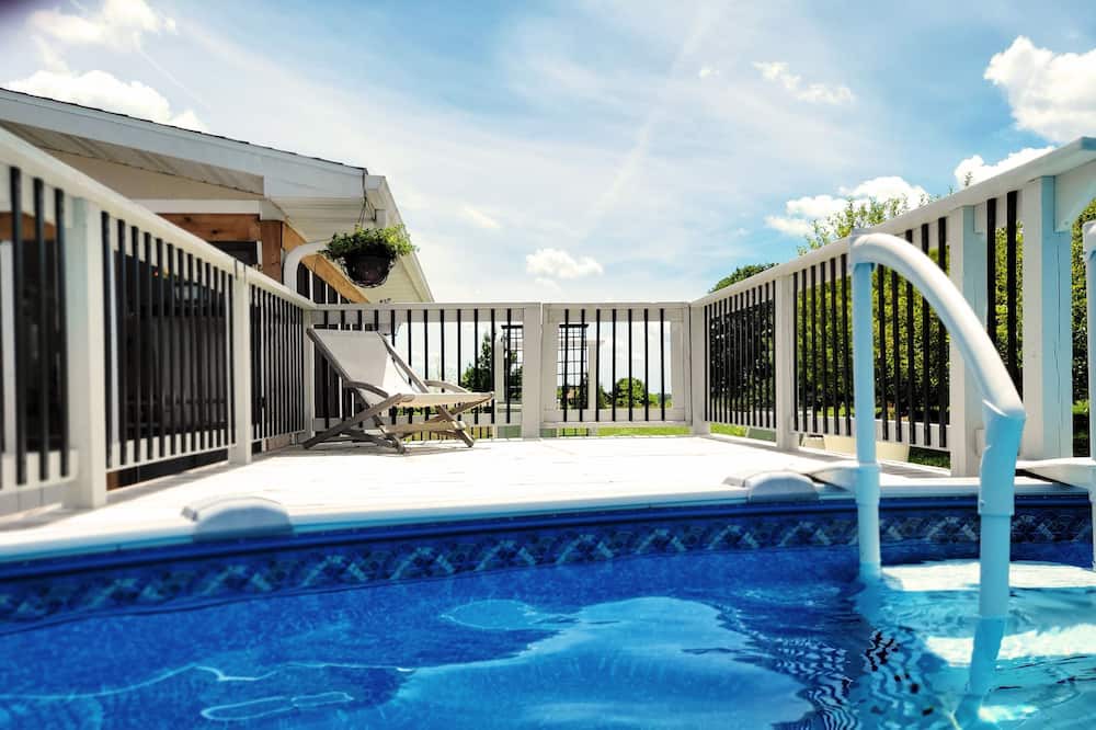 Photo of Outdoor in Squires