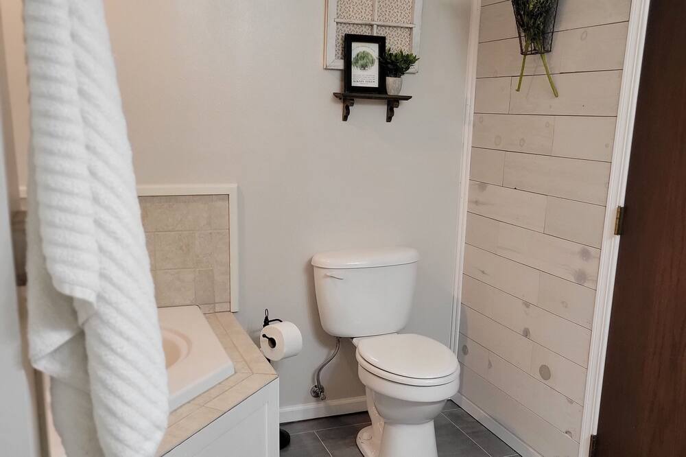 Photo of Bathroom in Squires