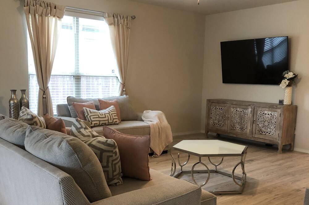 Photo of Livingroom in Forney