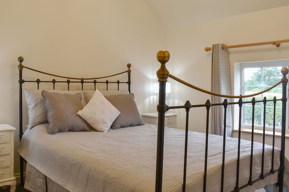 Photo of Bedroom in Swadlincote