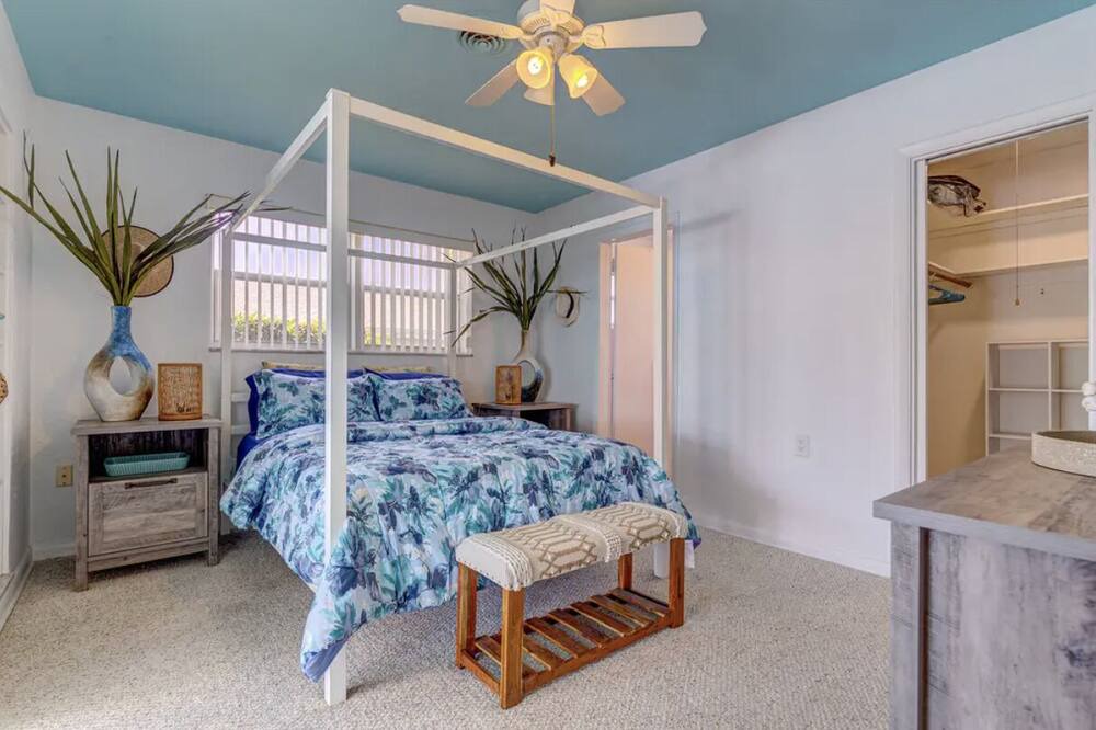 Photo of Bedroom in Cocoa Isles