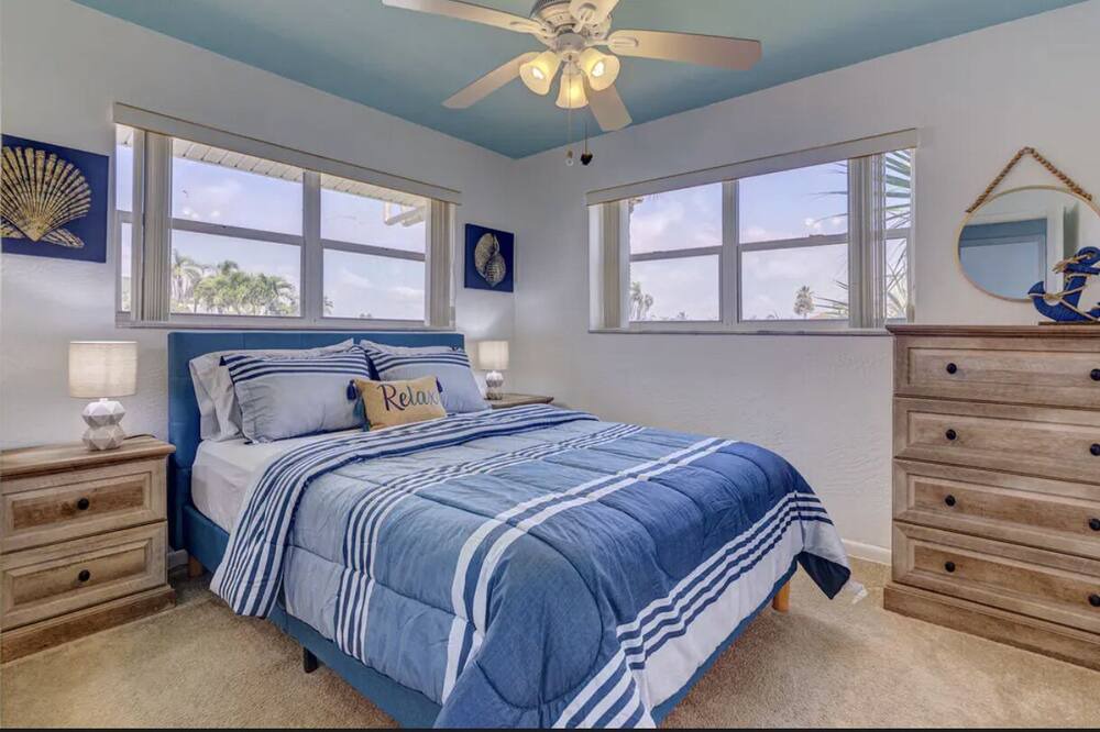 Photo of Bedroom in Cocoa Isles