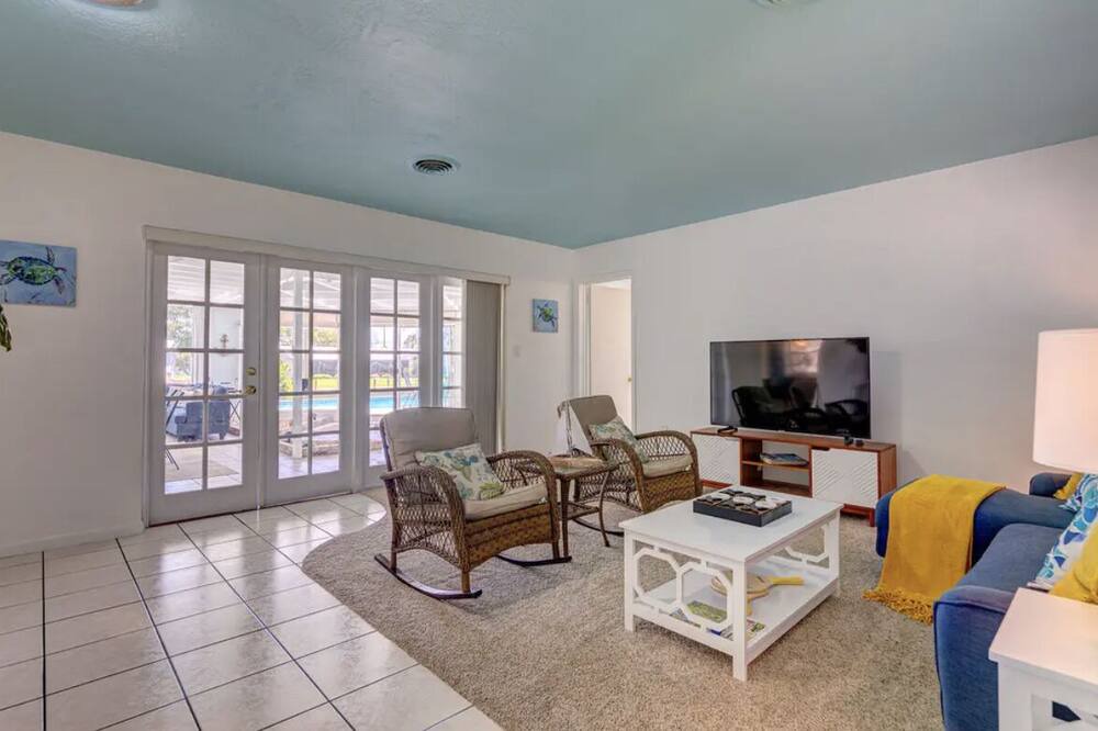 Photo of Livingroom in Cocoa Isles