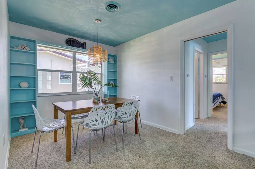 Photo of Bedroom in Cocoa Isles