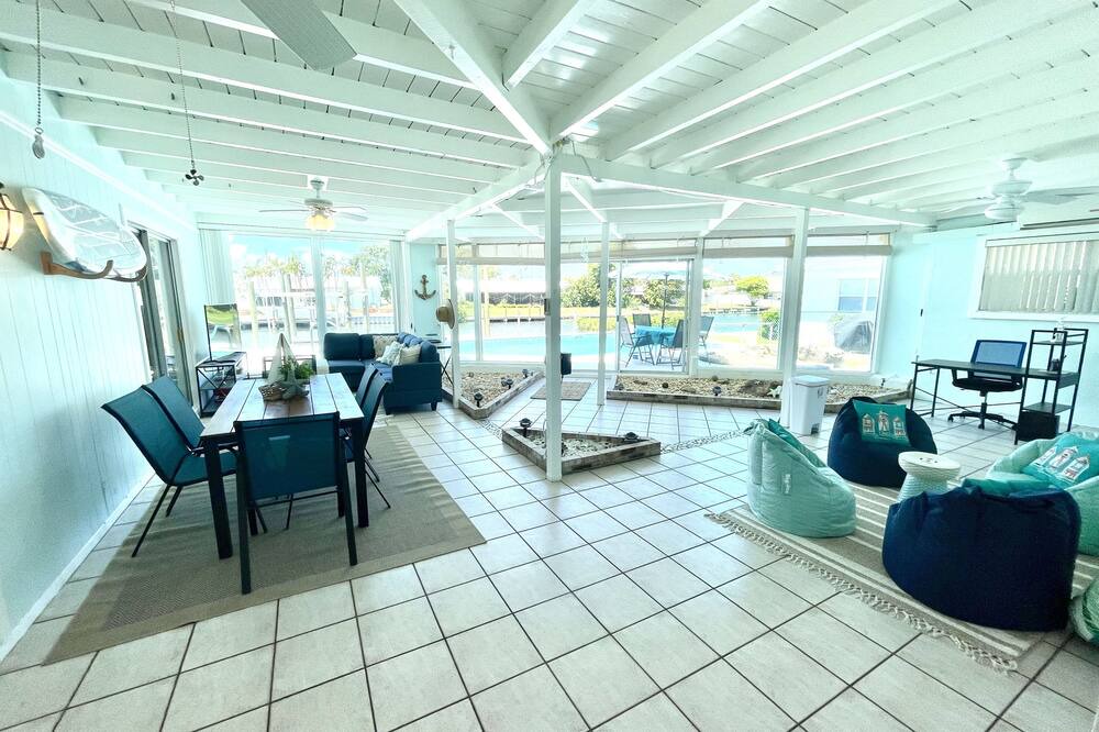 Photo of Others in Cocoa Isles