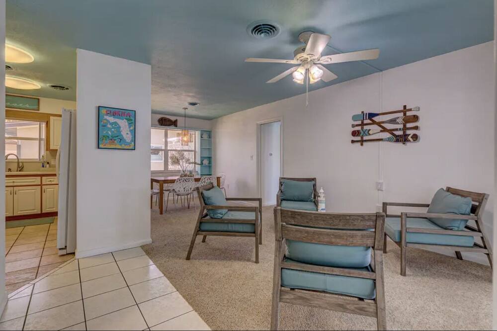 Photo of Livingroom in Cocoa Isles