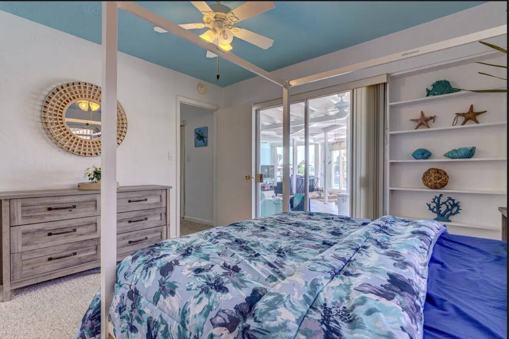 Photo of Bedroom in Cocoa Isles
