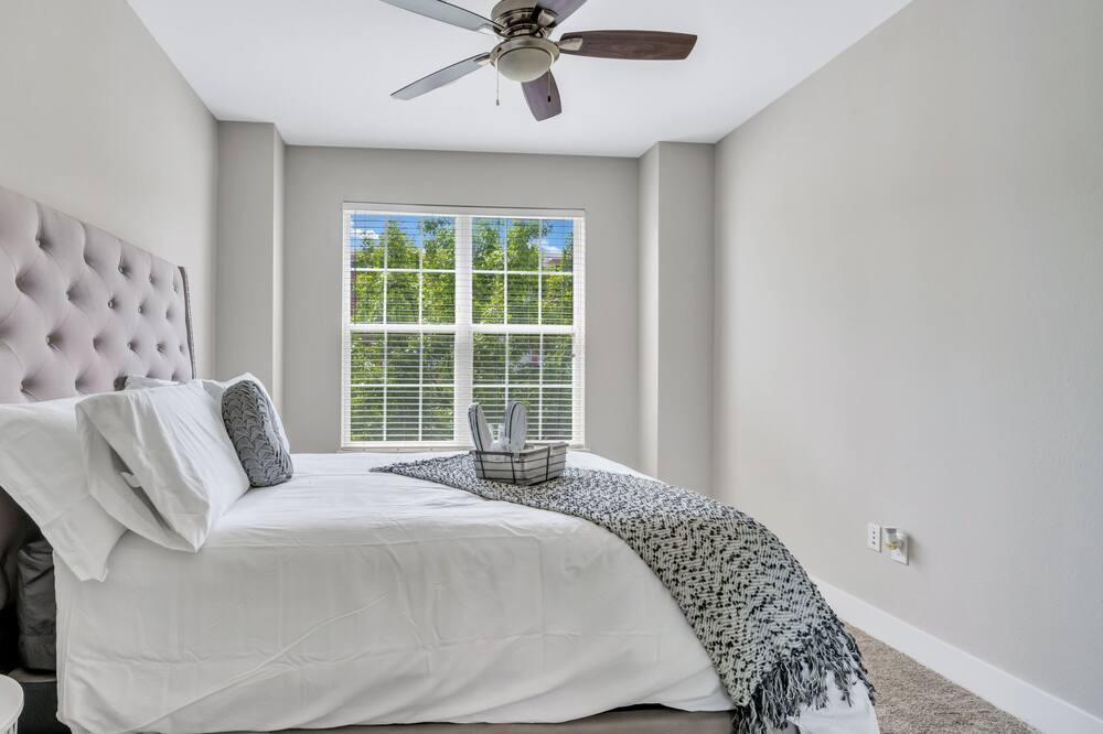 Photo of Bedroom in Oak Lawn