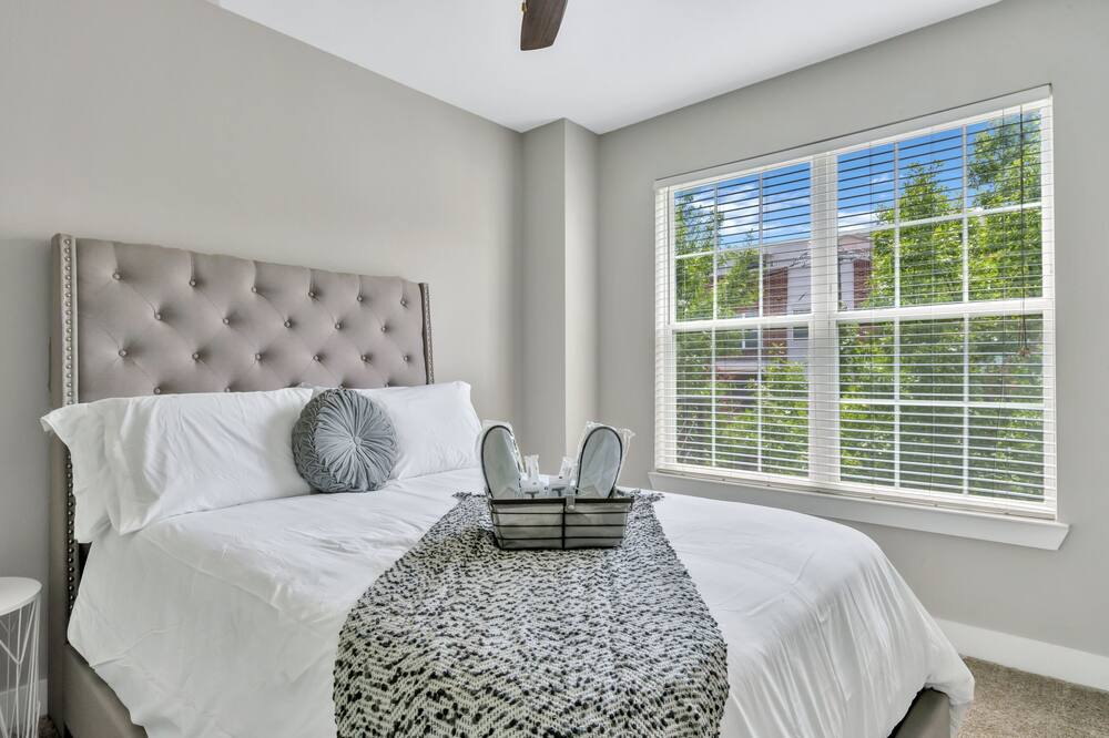 Photo of Bedroom in Oak Lawn