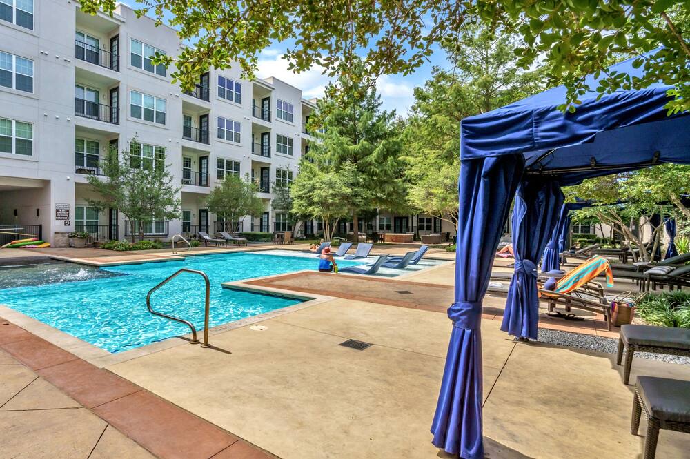 Photo of Outdoor in Oak Lawn