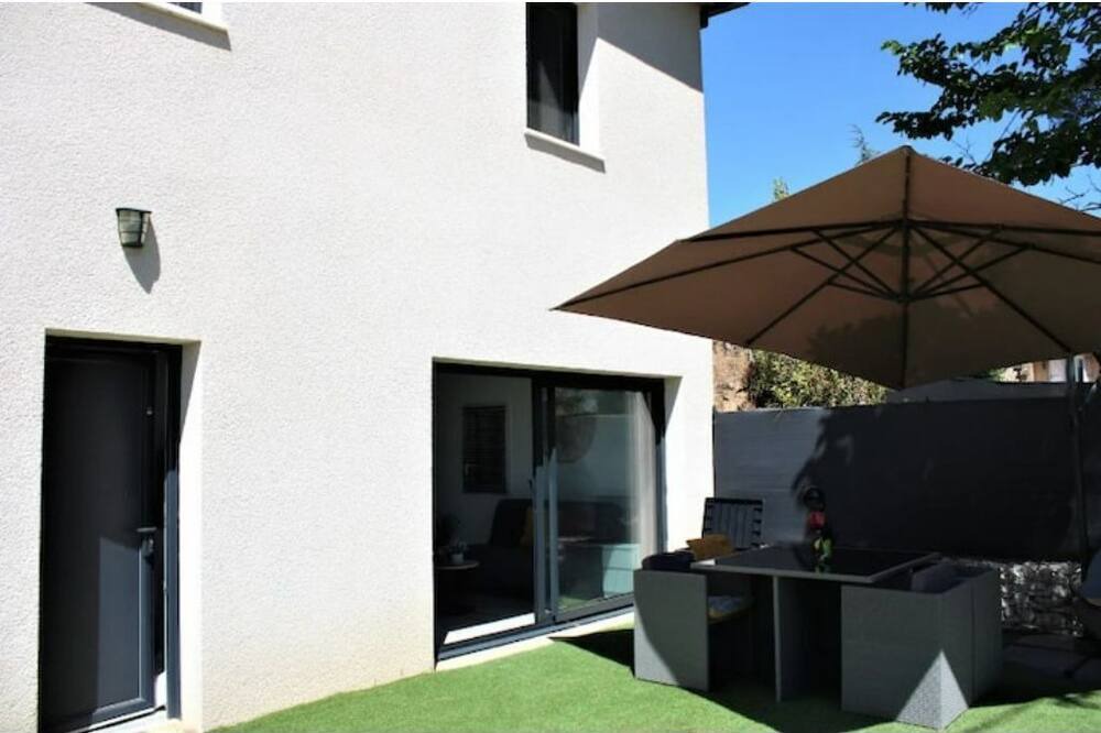 Photo of Patio Balcony in Saint-Julien-de-Peyrolas
