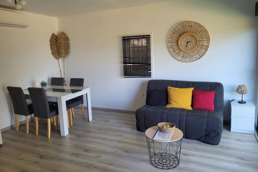Photo of Livingroom in Saint-Julien-de-Peyrolas