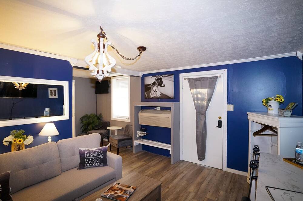 Photo of Livingroom in Berea