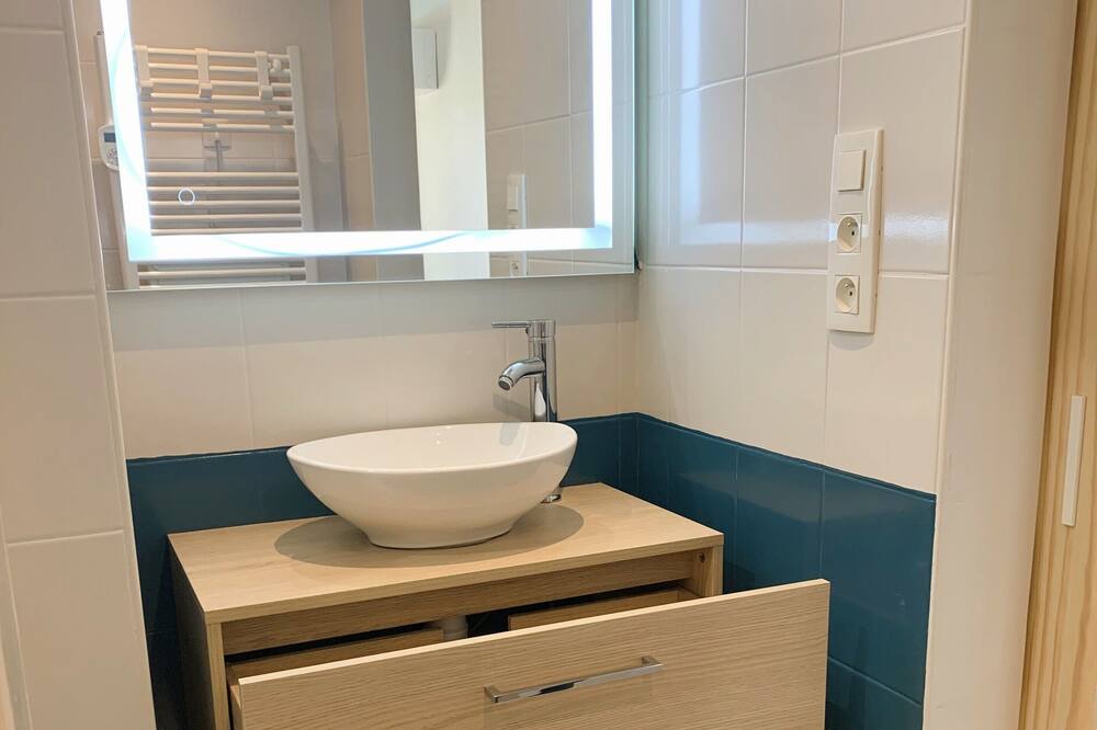 Photo of Bathroom in Thuir