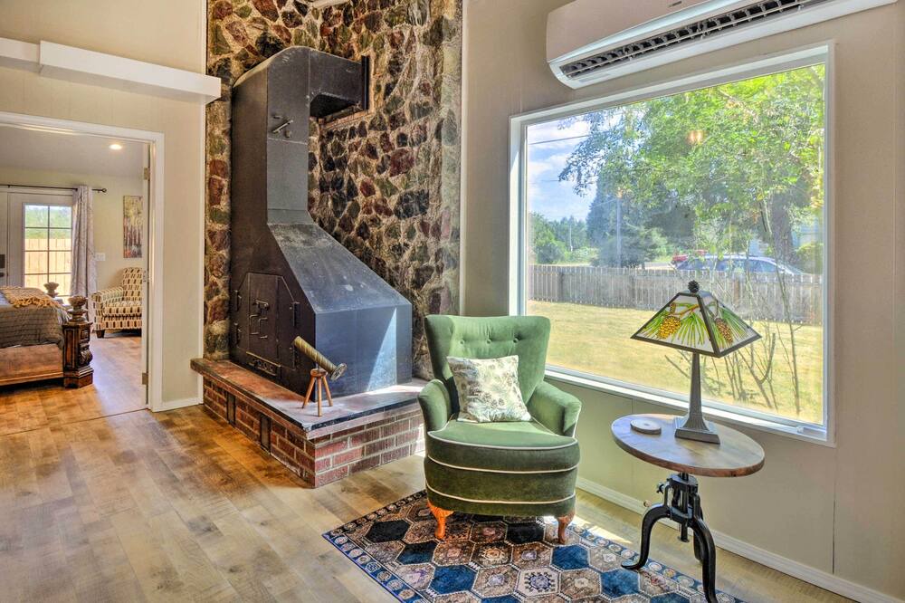 Photo of Livingroom in Quilcene