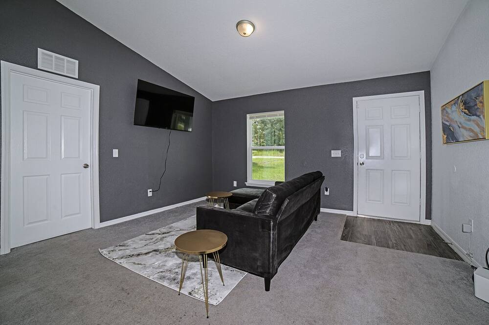 Photo of Bedroom in Silver Springs Shores