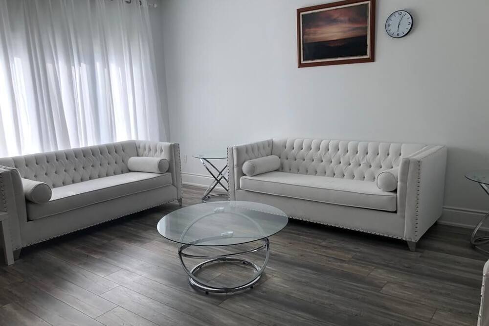 Photo of Livingroom in Thorold
