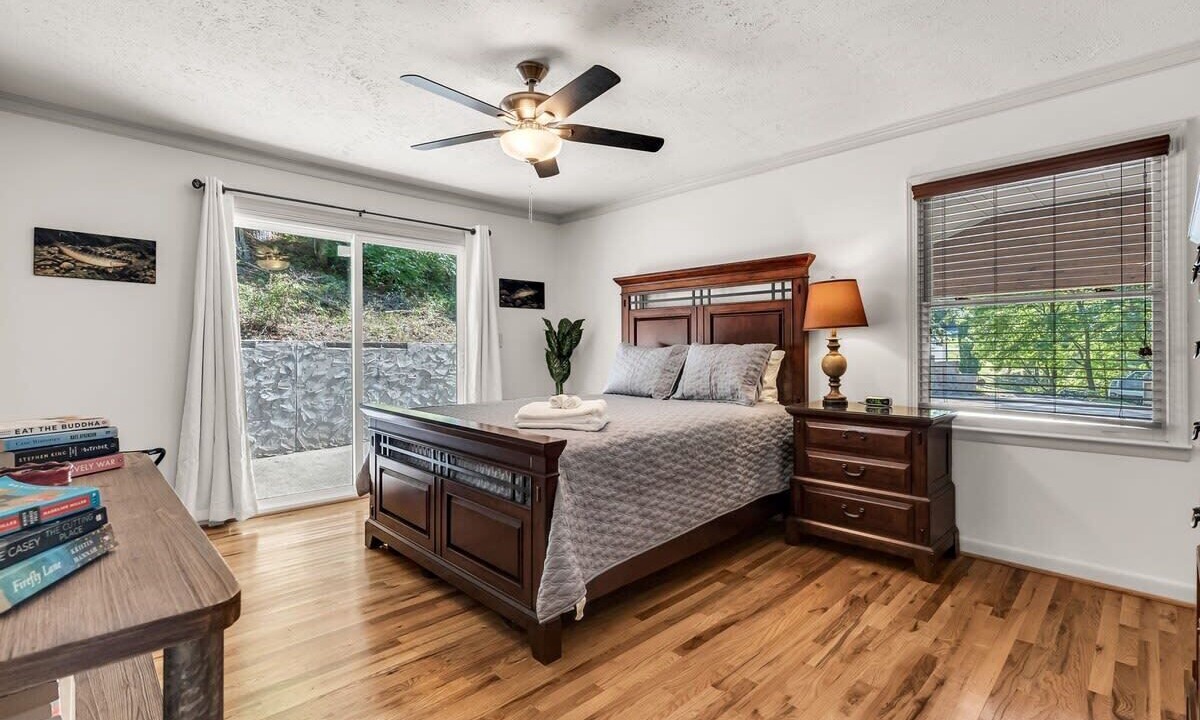 Photo of Bedroom in Walnut Mountain