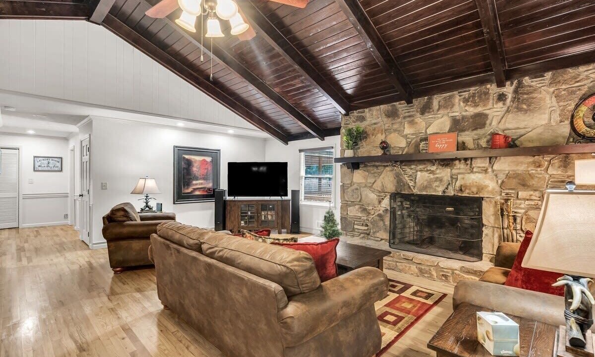 Photo of Livingroom in Walnut Mountain