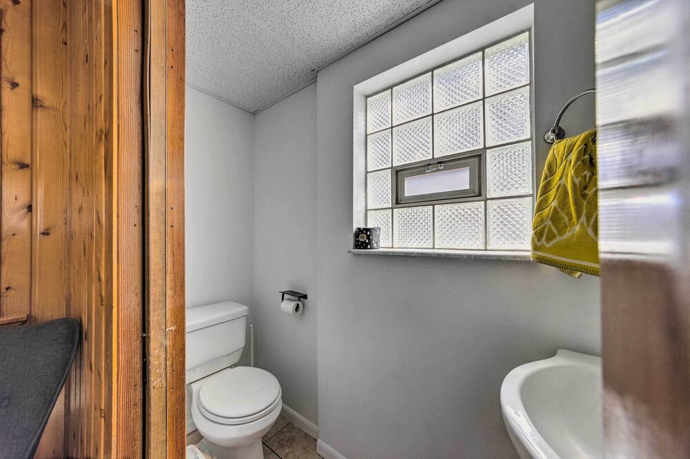 Photo of Bathroom in Lindenwood Park