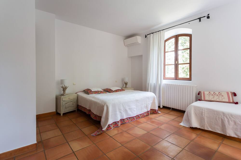 Photo of Bedroom in Le Pontet