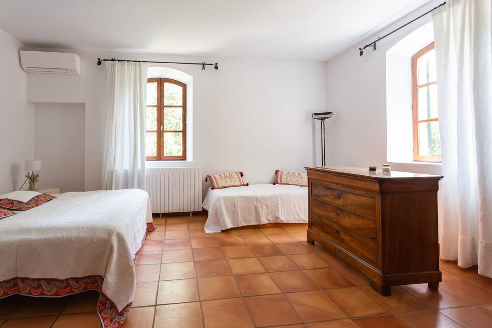 Photo of Bedroom in Le Pontet