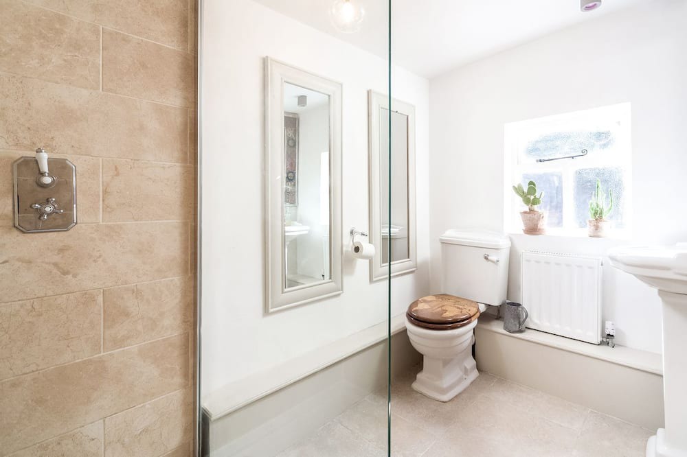 Photo of Bathroom in Kineton
