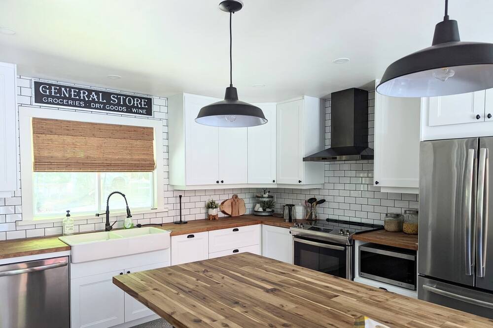 Photo of Kitchen in Marmora and Lake