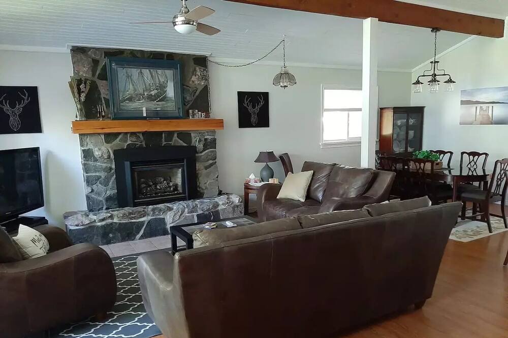 Photo of Livingroom in Bobcaygeon