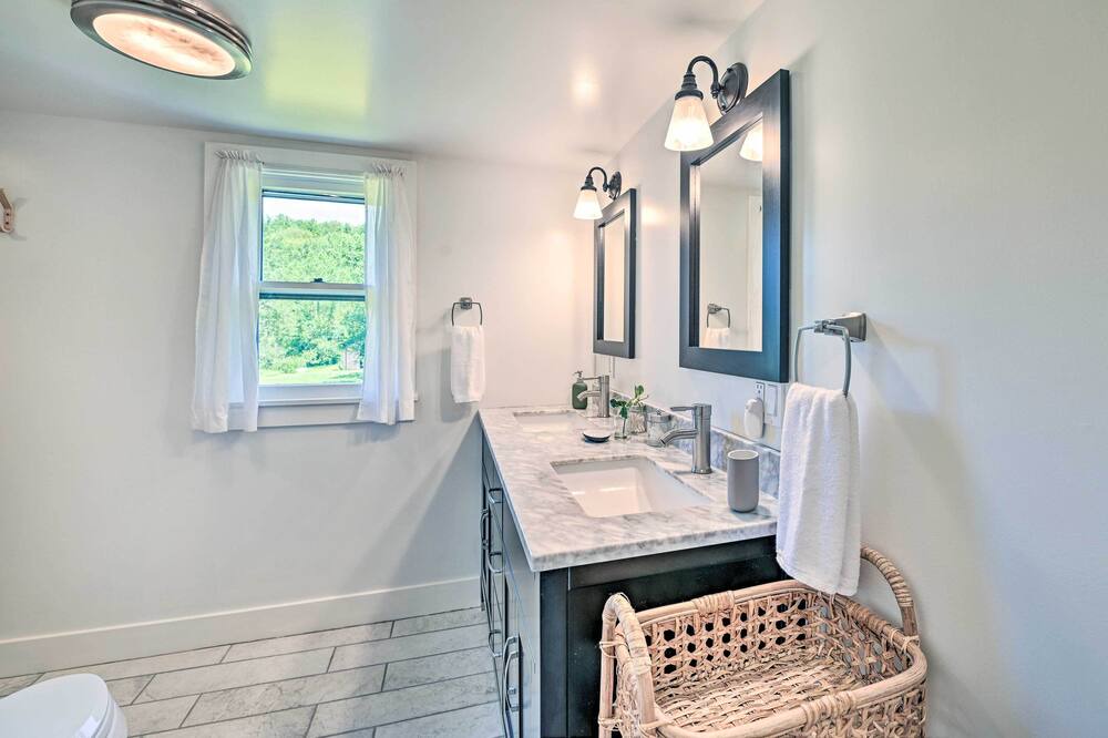 Photo of Bathroom in Canaan