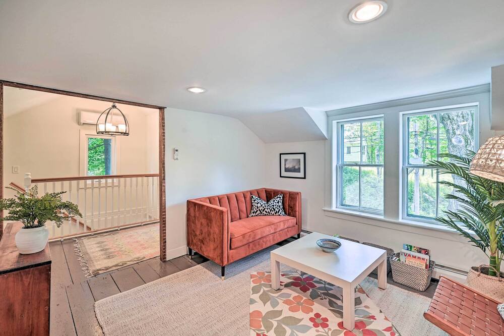 Photo of Livingroom in Canaan